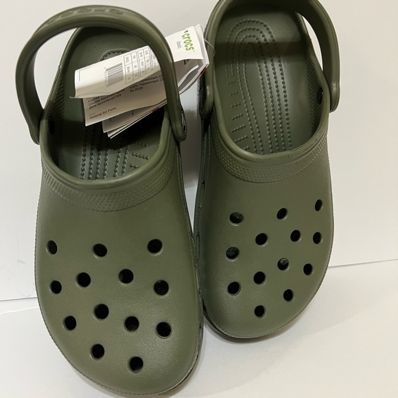 Unisex, Crocs. Size 7 Men and for women size 9 - Picture 6 of 12